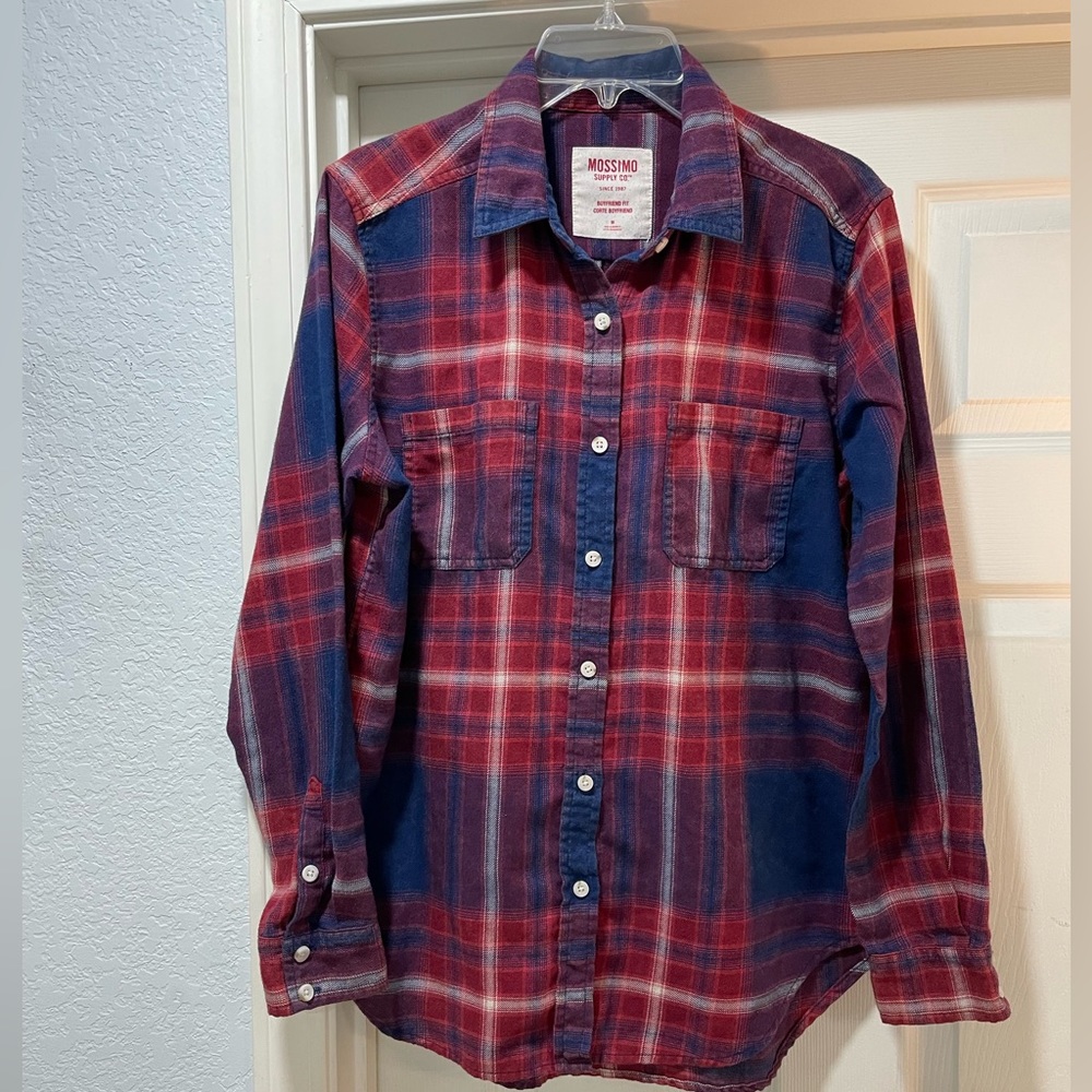 Mossimo’s plaid boyfriend cut medium shirt